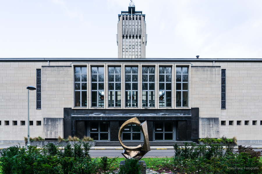 De protocollaire ingang van het districtshuis
